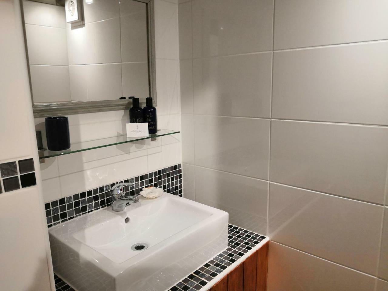 Le Petit Chateau Ginoles Room photo